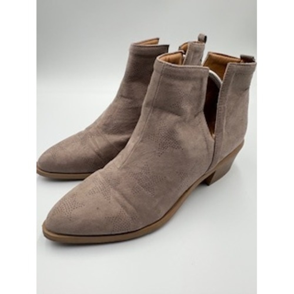 V-Cutout Star Perforated Ankle Boots Size 10 Taupe Block Heel Festival Cowgirl‎